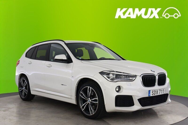 Vit Begagnad 2017 BMW X1 M Sport SUV | 259 800 kr (Marknadspris) - Bild 1/4