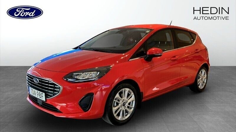 Röd (red) Begagnad 2022 Ford Fiesta Titanium Halvkombi | 189 000 kr - Bild 1/4