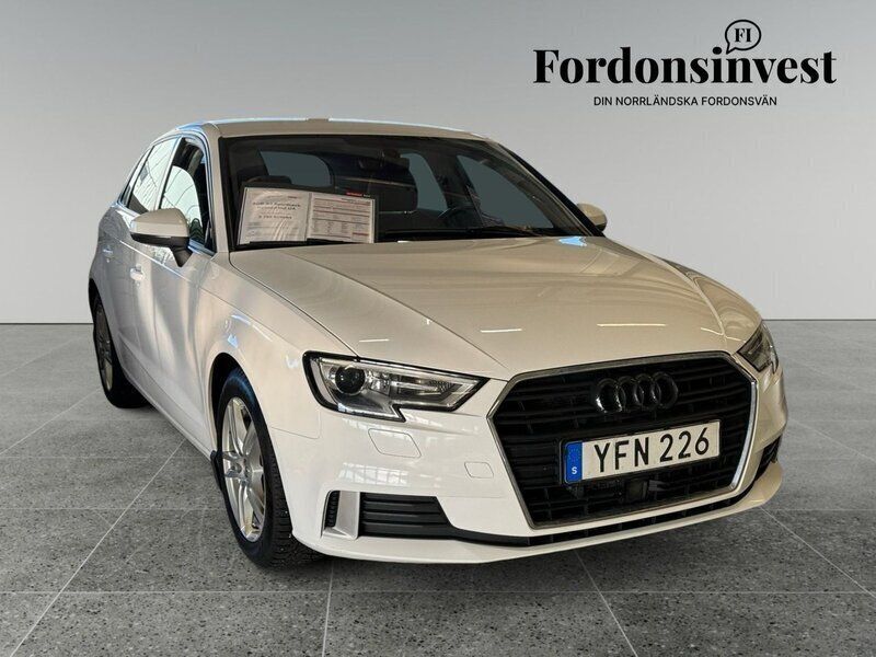 Vit Begagnad 2017 Audi A3 Sportback Halvkombi | 129 900 kr (Marknadspris) - Bild 1/4
