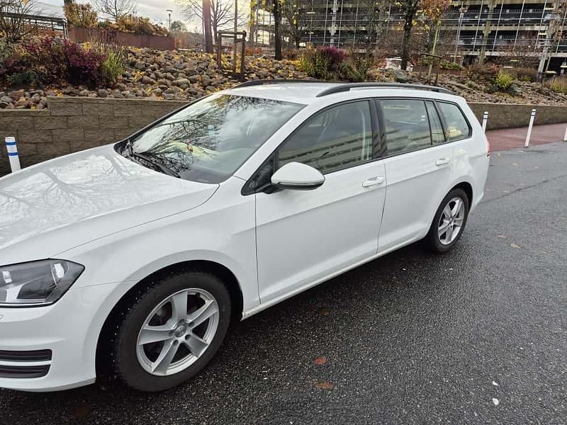 Begagnad VW Golf VII 110 HK (80 kW) 2016 Vit Kombi