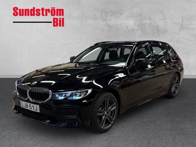 Svart Begagnad 2021 BMW 330e Sport Line Kombi | 288 900 kr (Bra pris) - Bild 1/3