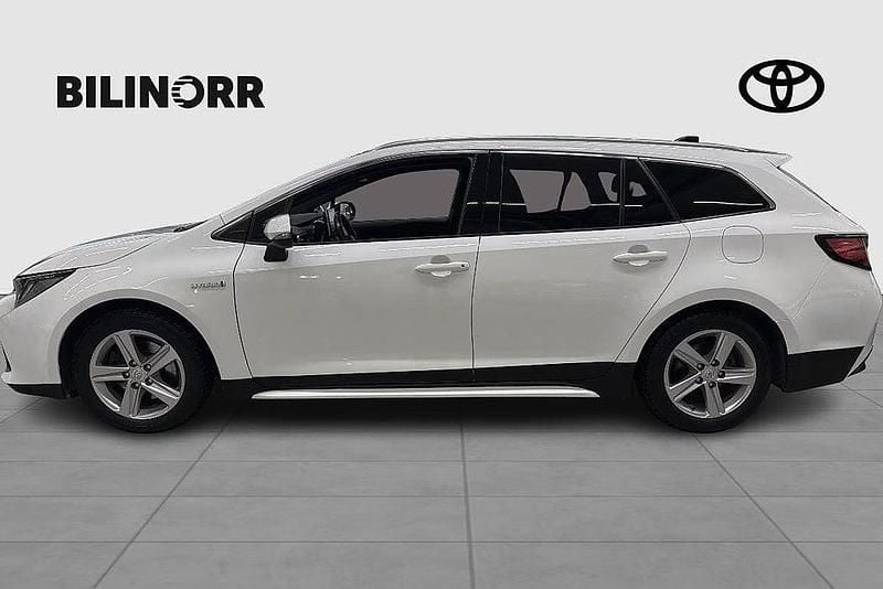 Begagnad Toyota Corolla Style 186 HK (136 kW) 2021 Vit Kombi