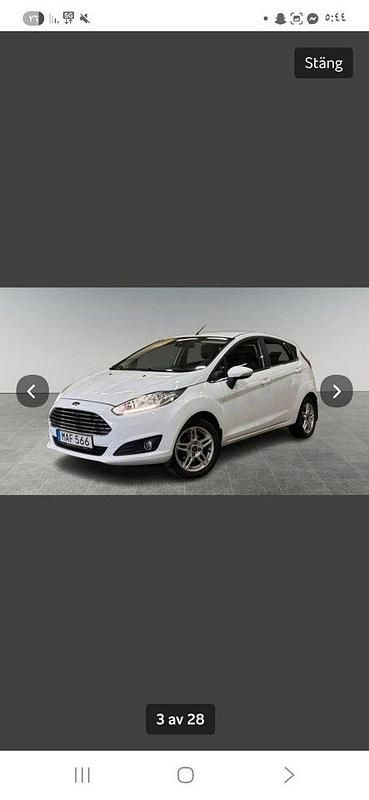 Vit Begagnad 2015 Ford Fiesta Titanium Halvkombi | 60 000 kr (Marknadspris) - Bild 1/4