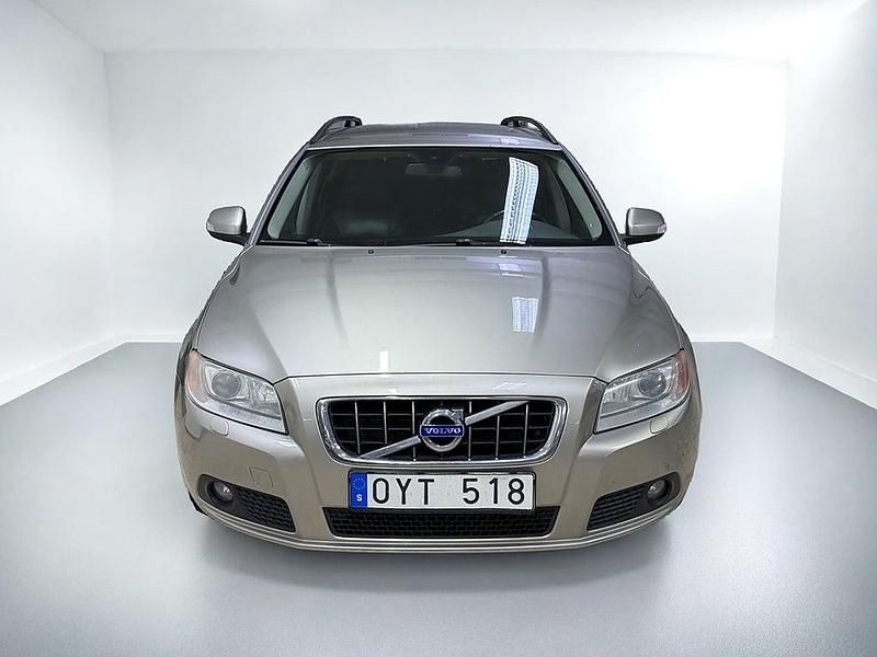 Begagnad Volvo V70 Momentum 175 HK (128 kW) 2009 Brun Kombi