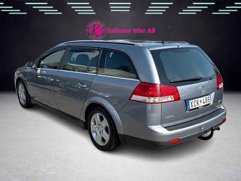 Begagnad Opel Vectra 155 HK (114 kW) 2005 Grå Kombi