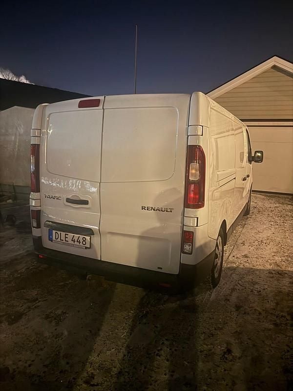 Begagnad Renault Trafic 125 HK (91 kW) 2017 Minibuss