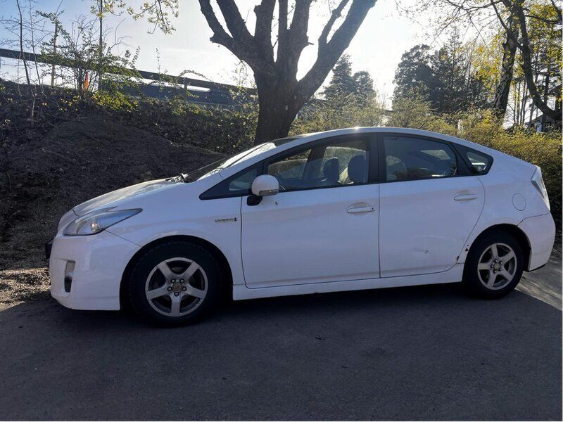 Vit Begagnad 2011 Toyota Prius Halvkombi | 49 900 kr - Bild 1/1