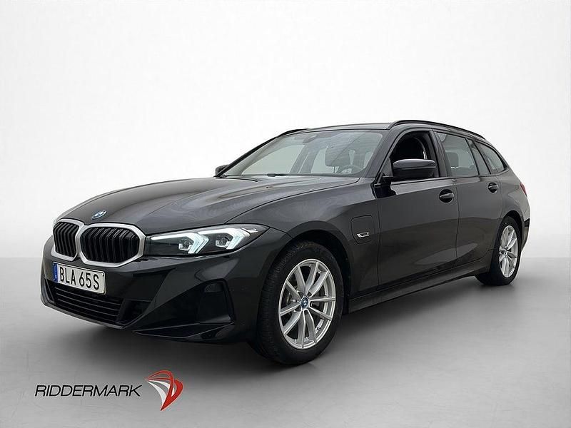 Begagnad BMW 330e 184 HK (135 kW) 2022 Svart Kombi