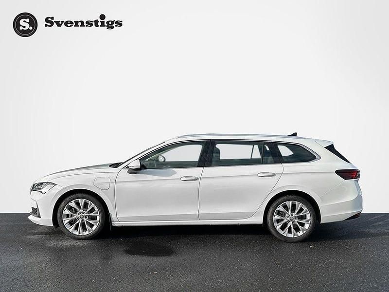 Begagnad Skoda Superb 150 HK (110 kW) 2025 Purity white Kombi