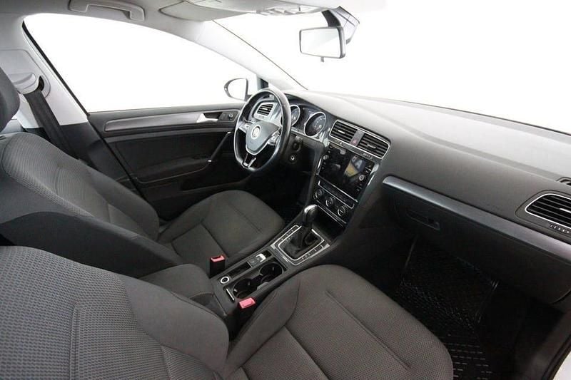 Begagnad VW Golf VII GT 150 HK (110 kW) 2020 Vit Kombi