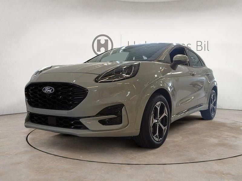 Grå Ny 2025 Ford Puma ST-Line SUV | 235 900 kr (Superpris) - Bild 1/4
