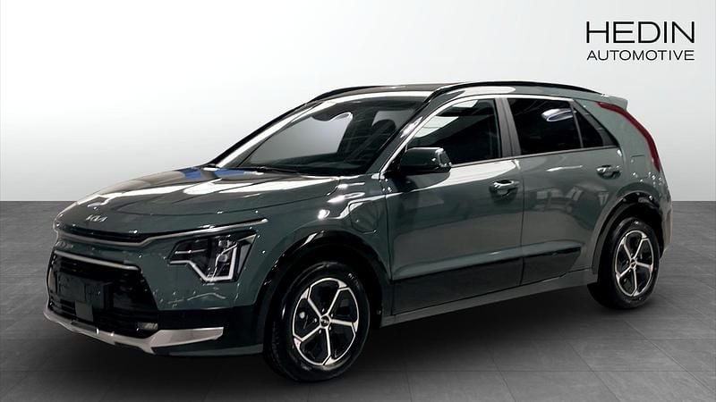 Grön Ny 2025 Kia Niro Advance SUV | 392 666 kr (Marknadspris) - Bild 1/4
