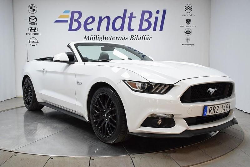 Vit Begagnad 2016 Ford Mustang GT Cab | 429 500 kr (Marknadspris) - Bild 1/3