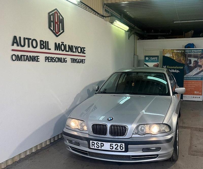 Ljusgrå Begagnad 1998 BMW 328 Sedan | 24 900 kr - Bild 1/4