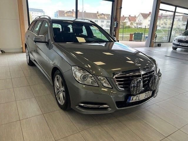 Begagnad Mercedes E220 Avantgarde 170 HK (125 kW) 2010 Silver Kombi