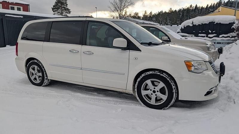 Begagnad Lancia Voyager 283 HK (208 kW) 2012 Minibuss