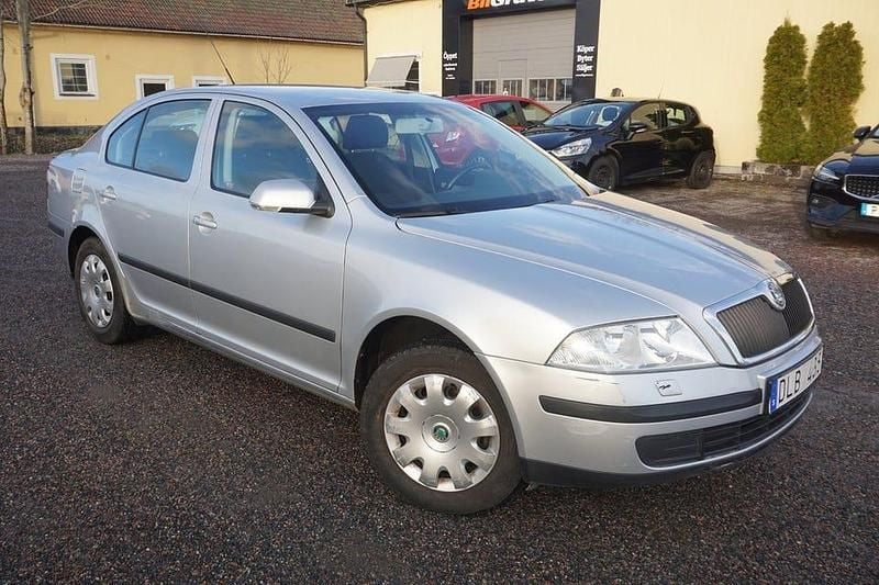 Silver Begagnad 2008 Skoda Octavia Kombi | 34 900 kr (Marknadspris) - Bild 1/4