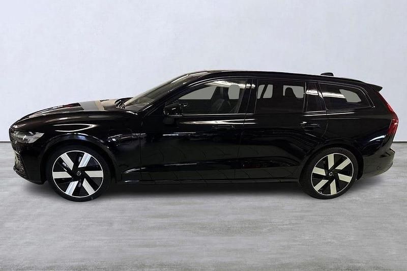 Begagnad Volvo V60 Ultimate 462 HK (339 kW) 2024 Svart Kombi