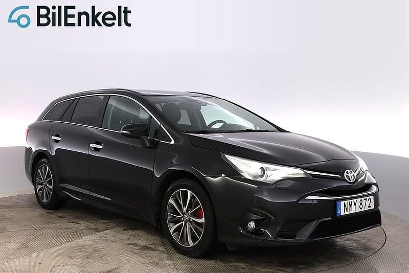 Svart Begagnad 2015 Toyota Avensis Active Kombi | 164 900 kr (Marknadspris) - Bild 1/4