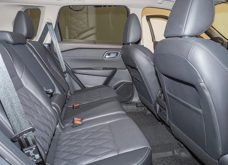 Begagnad Nissan X-Trail Tekna 204 HK (150 kW) 2022 Grå SUV