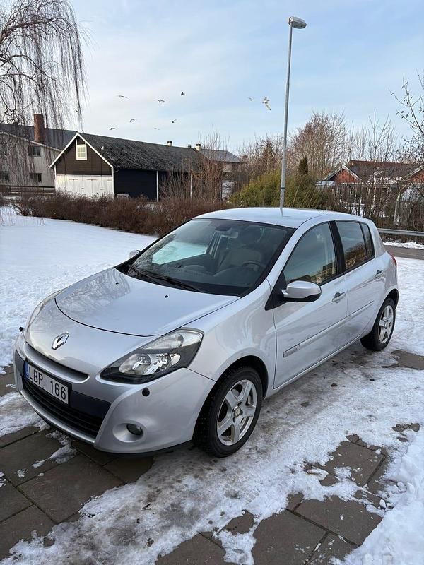 Begagnad Renault Clio R.S. 75 HK (55 kW) 2011 Halvkombi