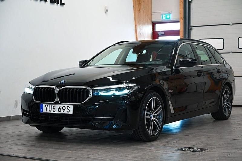Begagnad BMW 530 292 HK (214 kW) 2023 Svart Kombi