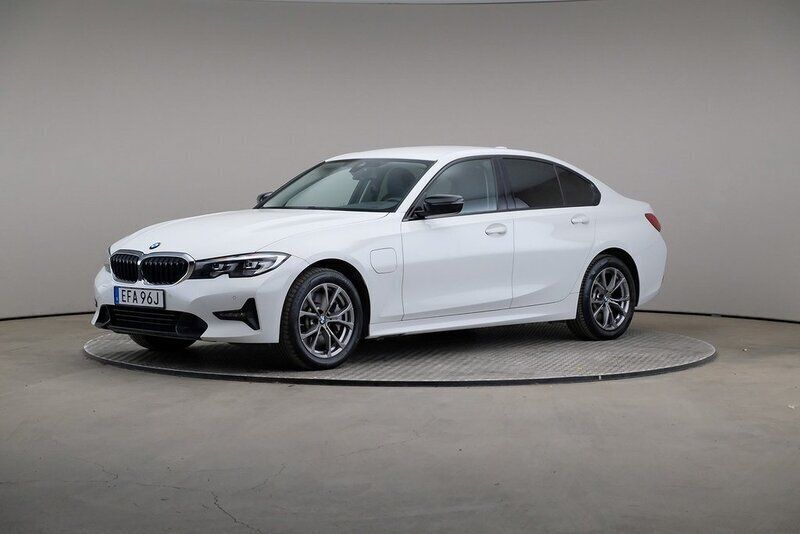Vit Begagnad 2019 BMW 330e Shadowline Sedan | 269 000 kr (Bra pris) - Bild 1/4