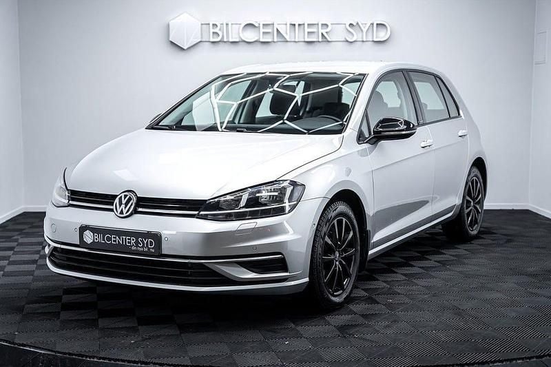Silver Begagnad 2019 VW Golf VII IQ Drive Halvkombi | 189 900 kr (Marknadspris) - Bild 1/4