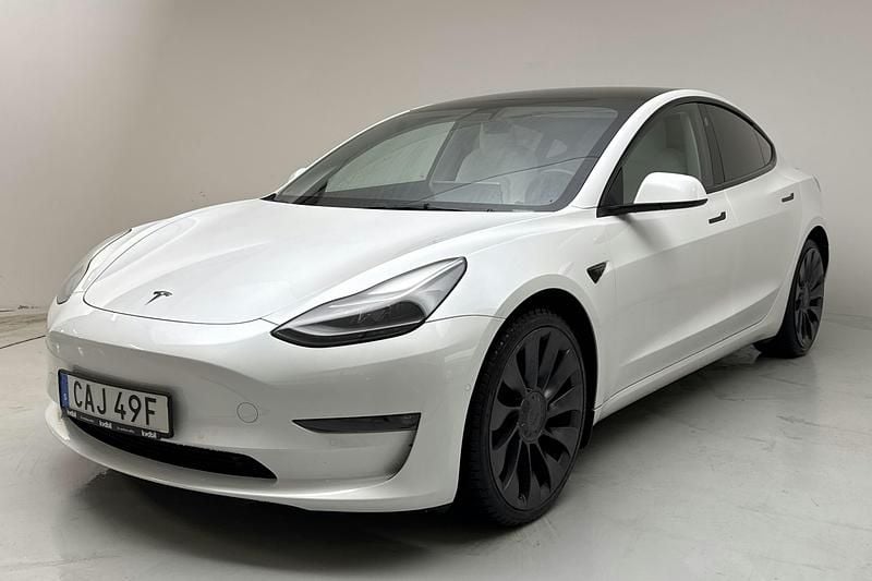Vit Begagnad 2021 Tesla Model 3 Performance Sedan | 304 000 kr (Bra pris) - Bild 1/4