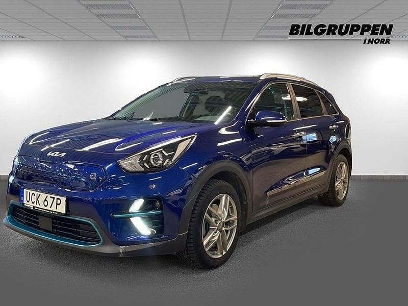 Begagnad Kia e-Niro Advance 150 kW (204 HK) 2022 Blå SUV