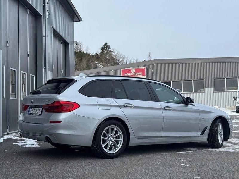 Begagnad BMW 520 Sport Line 190 HK (139 kW) 2017 Silver Kombi