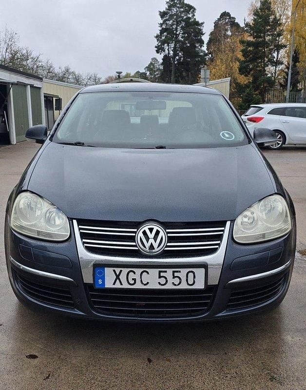 Blå Begagnad 2006 VW Jetta Comfortline Sedan | 23 500 kr (Marknadspris) - Bild 1/4