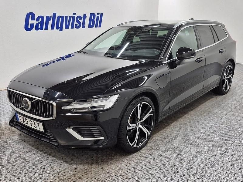Svart metallic Begagnad 2023 Volvo V60 Core Kombi | 435 000 kr (Dyr) - Bild 1/4