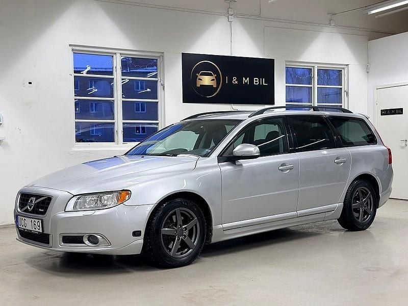 Begagnad Volvo V70 R-Design 180 HK (132 kW) 2012 Grå Kombi