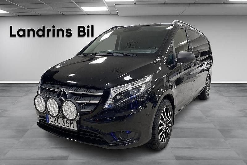 Svart (svart metallic obsidansvart) Begagnad 2020 Mercedes Vito Van | 399 000 kr - Bild 1/4