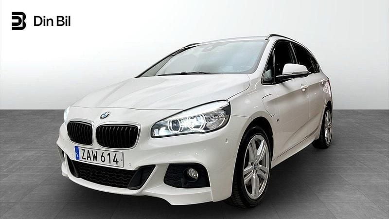 Vit Begagnad 2017 BMW 225 Active Tourer M Sport Minibuss | 194 900 kr (Superpris) - Bild 1/4