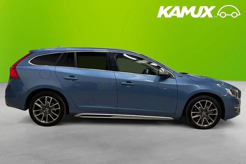 Begagnad Volvo V60 2017 Blå Kombi