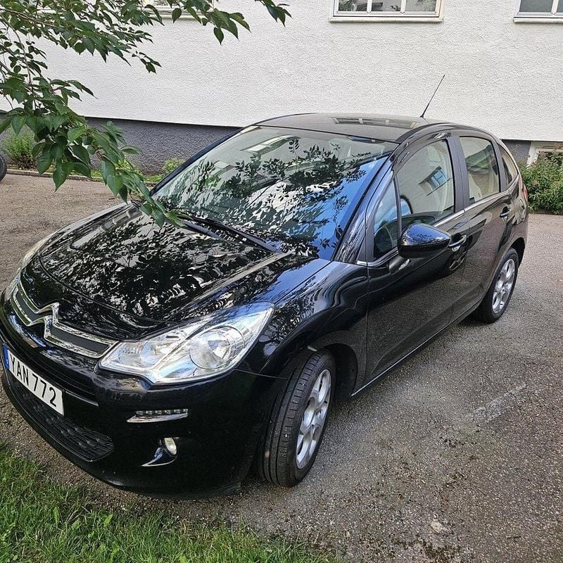 Svart Begagnad 2015 Citroën C3 Halvkombi | 75 000 kr (Marknadspris) - Bild 1/4