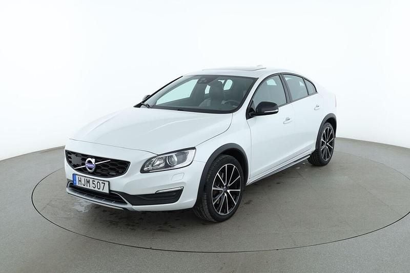 Vit Begagnad 2016 Volvo S60 CC Summum Sedan | 241 000 kr (Lite dyr) - Bild 1/3