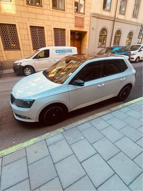 Vit Begagnad 2017 Skoda Fabia Monte Carlo Halvkombi | 159 000 kr (Lite dyr) - Bild 1/4