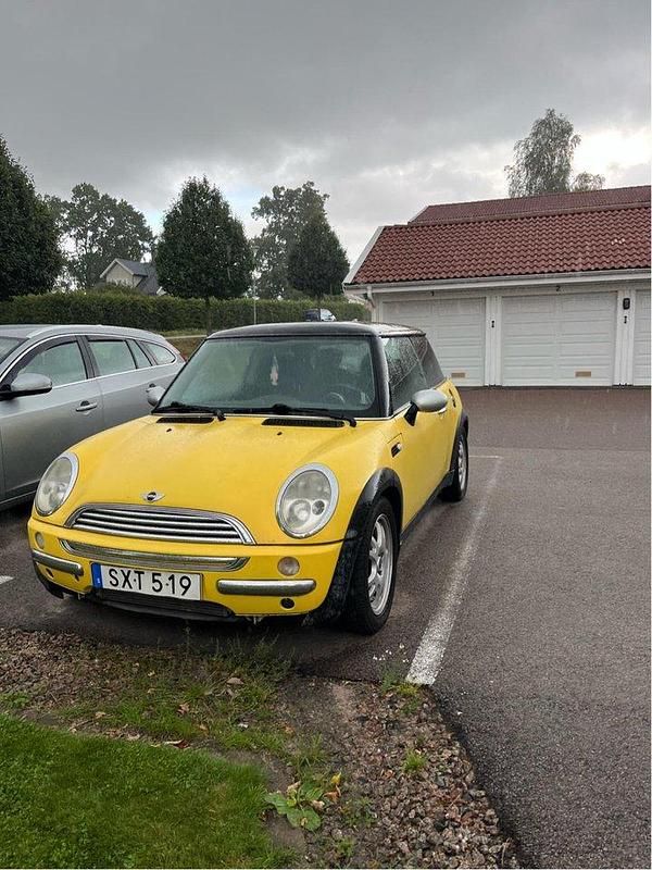 Gul Begagnad 2002 Mini Cooper Halvkombi | 13 000 kr (Bra pris) - Bild 1/2