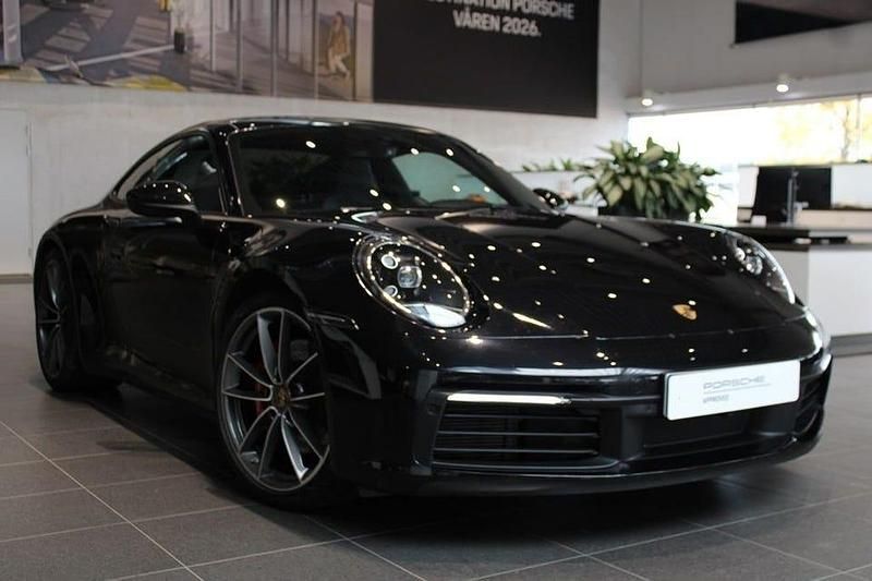 Svart (jet black metallic) Begagnad 2019 Porsche 911 Carrera 4S Sportkupé | 1 395 000 kr (Bra pris) - Bild 1/4