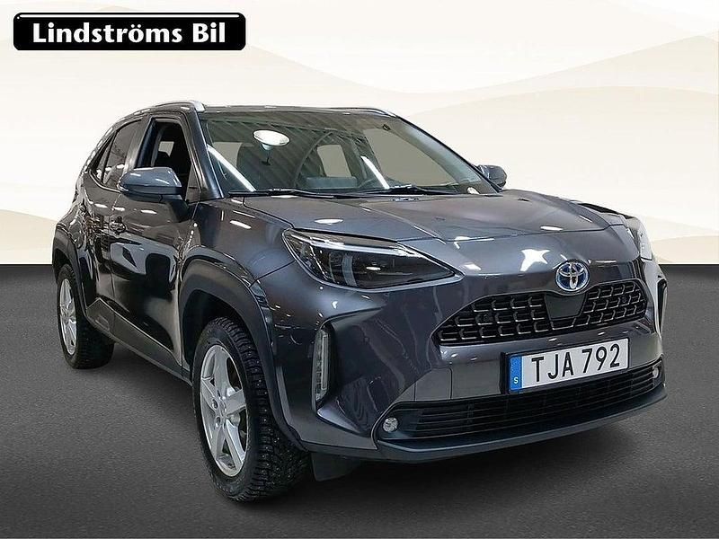 Begagnad Toyota Yaris Cross Edition 92 HK (67 kW) 2022 Mörkgrå SUV