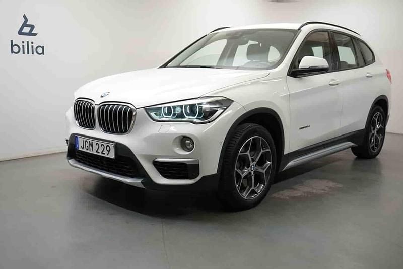 Vit Begagnad 2016 BMW X1 SUV | 189 900 kr - Bild 1/1