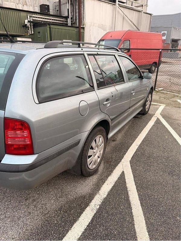 Grå Begagnad 2004 Skoda Octavia Tour Kombi | 14 000 kr (Bra pris) - Bild 1/4