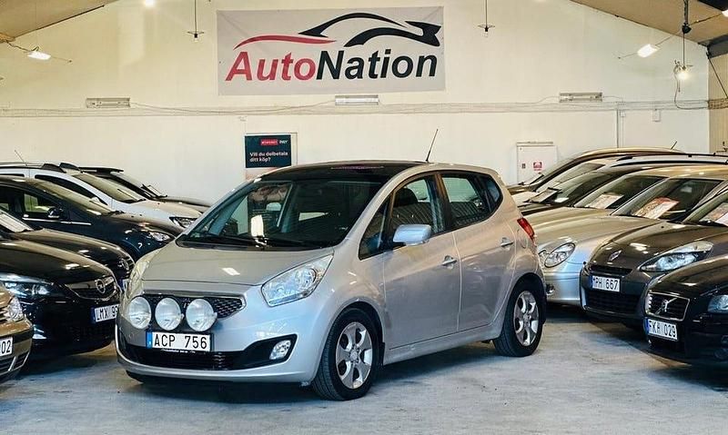 Begagnad Kia Venga Comfort 90 HK (66 kW) 2010 Silver Halvkombi