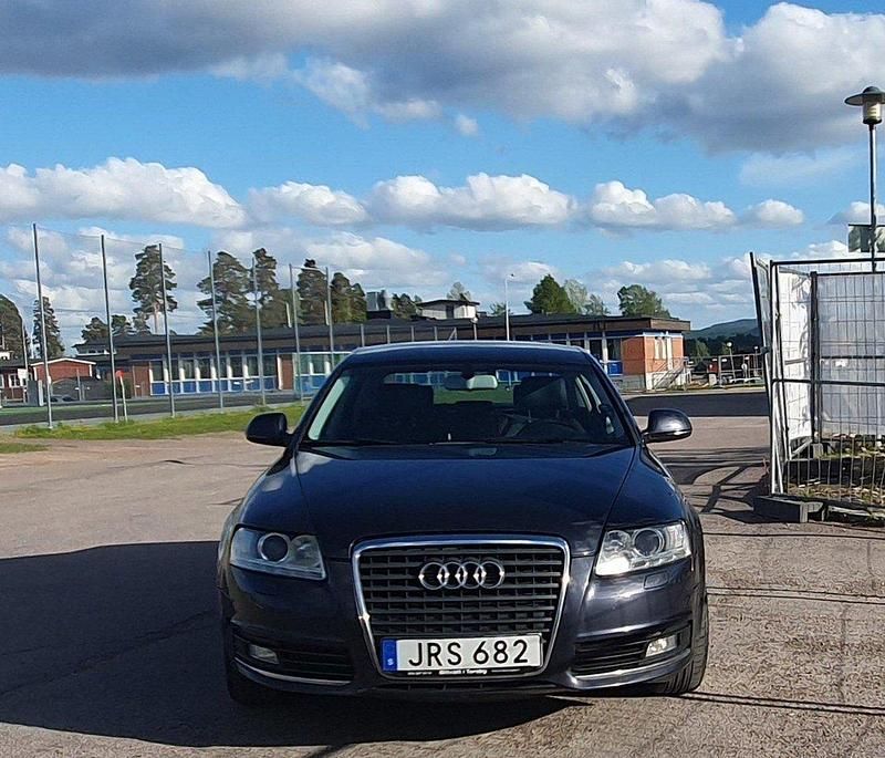 Blå Begagnad 2009 Audi A6 Sedan | 65 999 kr (Marknadspris) - Bild 1/4