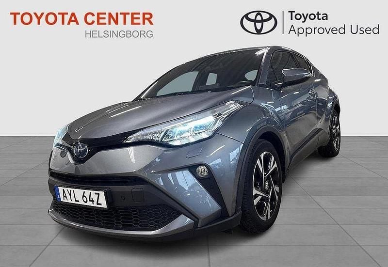 Grå Begagnad 2022 Toyota C-HR Edition SUV | 284 500 kr (Marknadspris) - Bild 1/4