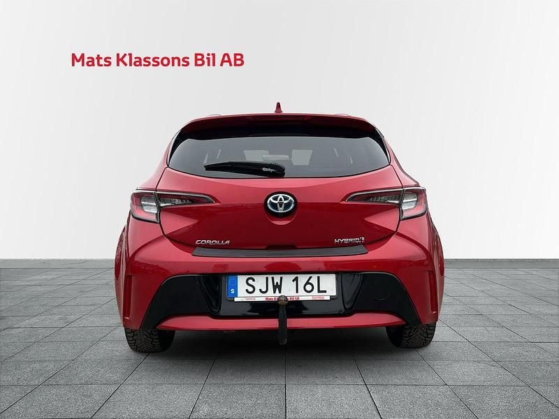 Begagnad Toyota Corolla Hybrid Style 124 HK (91 kW) 2019 Röd Halvkombi