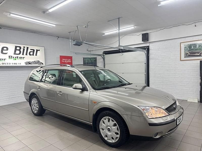 Begagnad Ford Mondeo 146 HK (107 kW) 2001 Ljusgrå Kombi